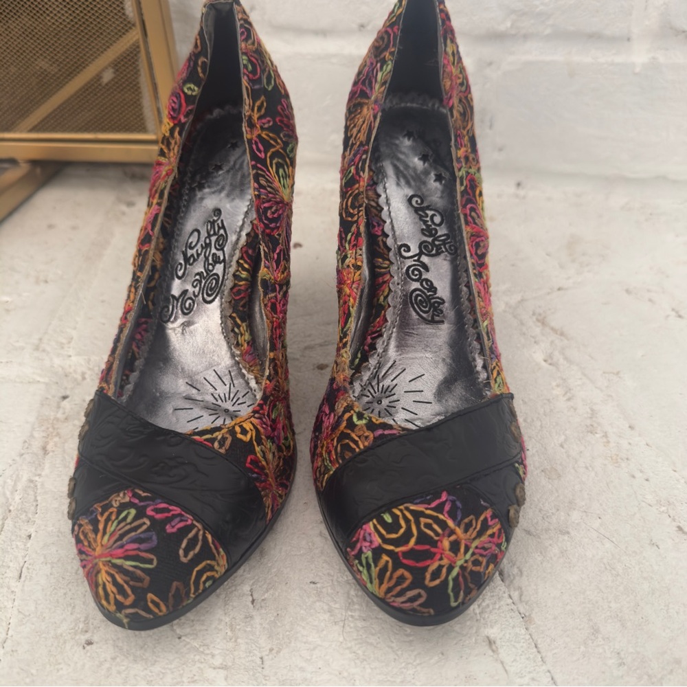 Sofft Floral Embroidered Heels Black Multicolor Block Heel Pumps